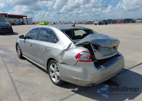 2012 Volkswagen Passat 2.5L Se z USA, uszkodzony, nr VIN 1VWBP7A3XCC056713